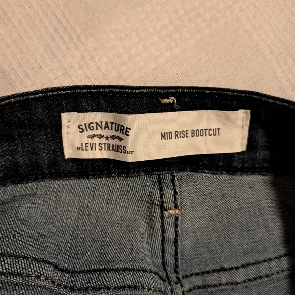 Signature by Levi Strauss women's size 37 x 32 mid rise bootcut jeans, New - Picture 3 of 10